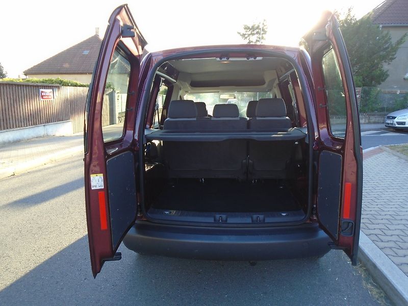 Volkswagen Caddy (2013) 1.6 TDI, 5.Míst ,Klima - fotka 11 z 22