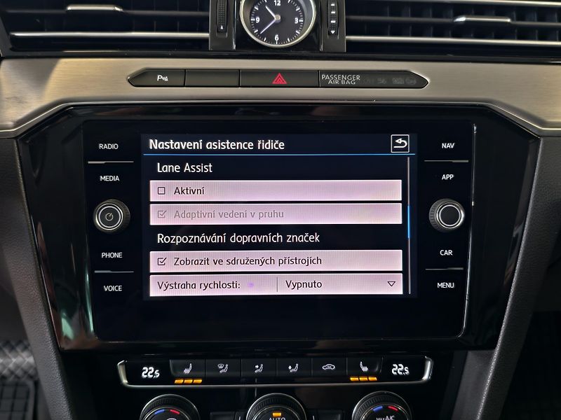 Volkswagen Passat 1.5 TSi DSG HIGHLINE, LED, DPH - fotka 17 z 25