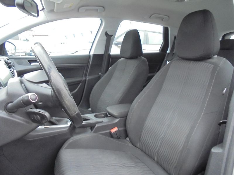 Peugeot 308 (2015) 1.6 HDI- NAVIGACE-ČR-SERVISKA - fotka 9 z 10