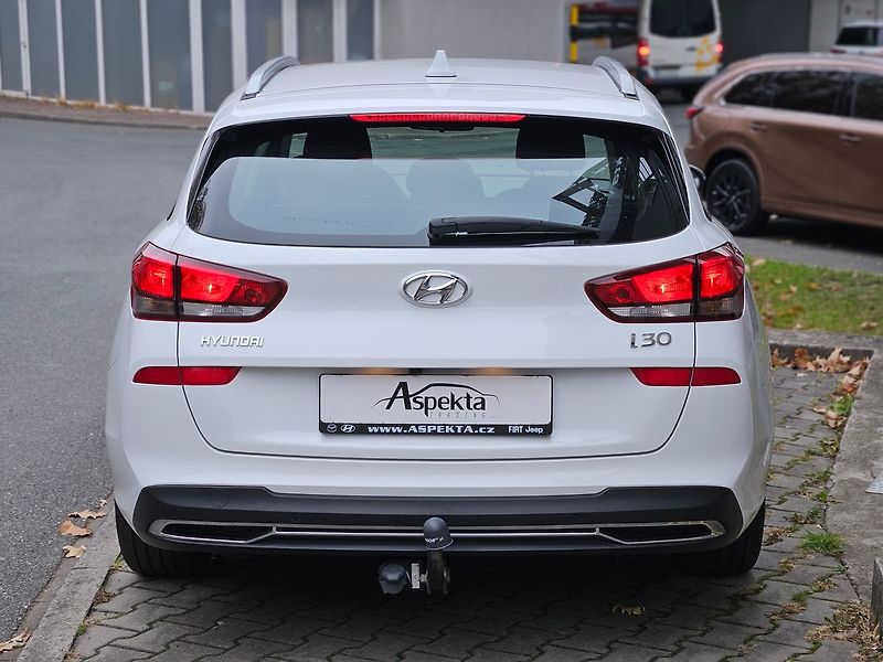 Hyundai i30 1,5i, Comfort 16, 1.majitel - fotka 4 z 32