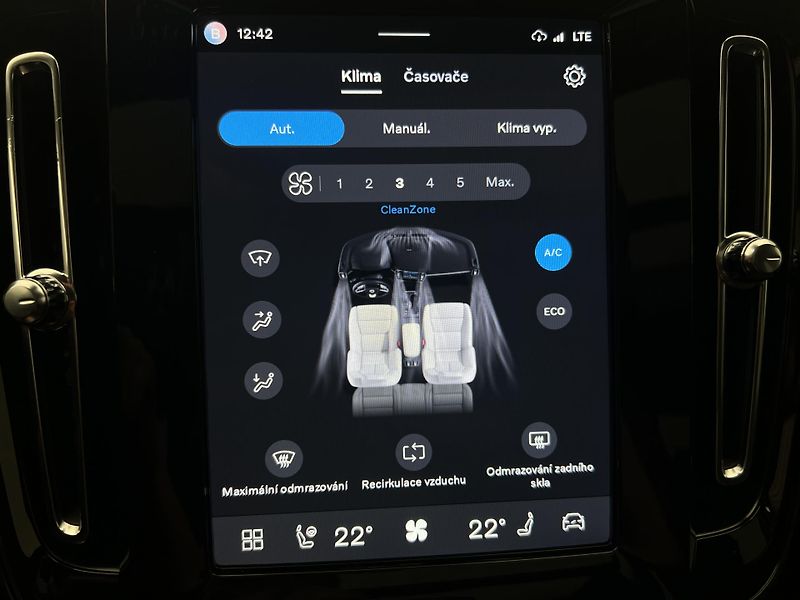Volvo XC40 RECHARGE PRO AUT - fotka 28 z 44