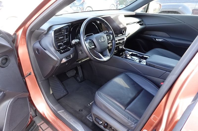 Lexus RX RX450+ PHEV Plug-in hybrid Exe - fotka 12 z 36