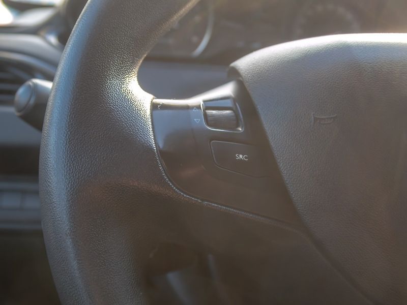 Peugeot 208 (2017) ČR 1.6HDI 55KW – SERVISKA - fotka 16 z 43