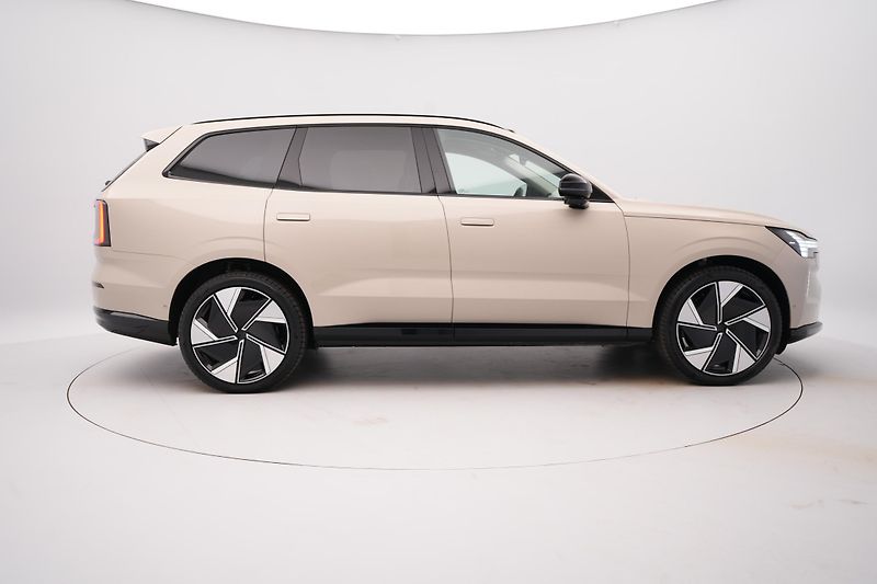 Volvo EX90 (2024) PURE ELECTRIC TWIN ULTRA 7míst - fotka 13 z 46