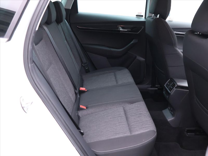 Škoda Karoq 1,5 TSI 110kW Style CZ 1.Maj - fotka 15 z 33
