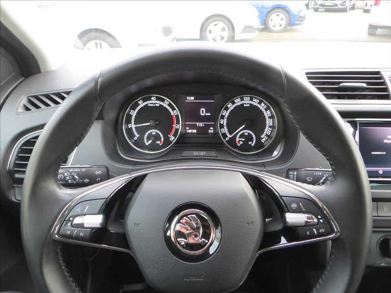 Škoda Fabia 1,0 TSI Ambition Tour ČR - fotka 20 z 24