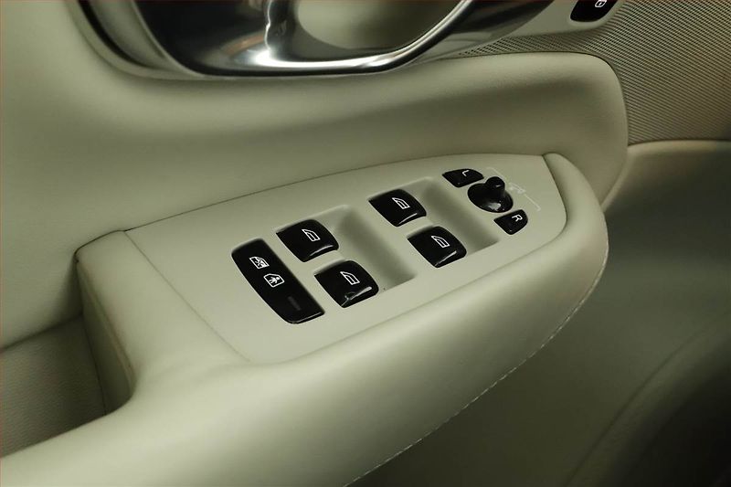 Volvo XC90 (2019) D5 AWD, DPH, Harman/Cardon - fotka 17 z 18