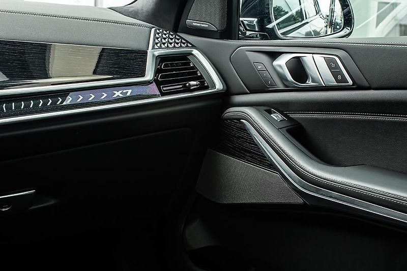 BMW X7 3,0   xDrive40d ČR MpaketHarma - fotka 24 z 32