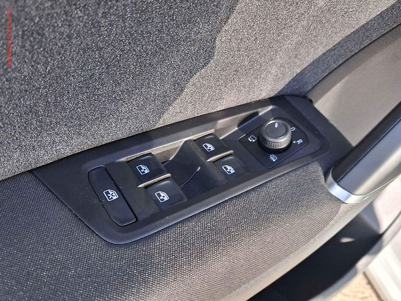 Volkswagen Touran (2023) 1.5 TSi, Move, LED, navi, - fotka 13 z 21