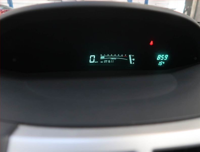 Toyota Yaris (2008) 1.0 VVT-i, nová STK, Klima - fotka 11 z 16