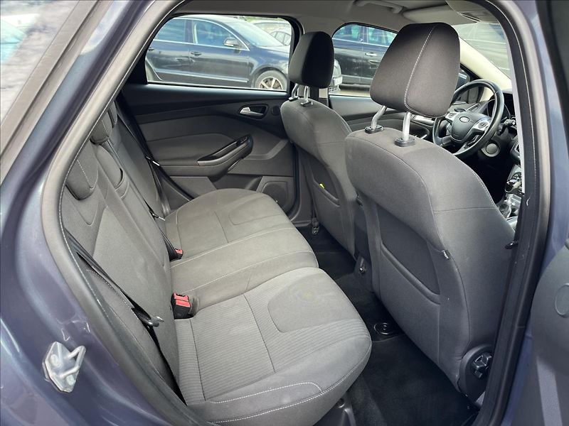 Ford Focus 1,6 TDCi KLIMA ROZVODY SERVIS - fotka 12 z 38