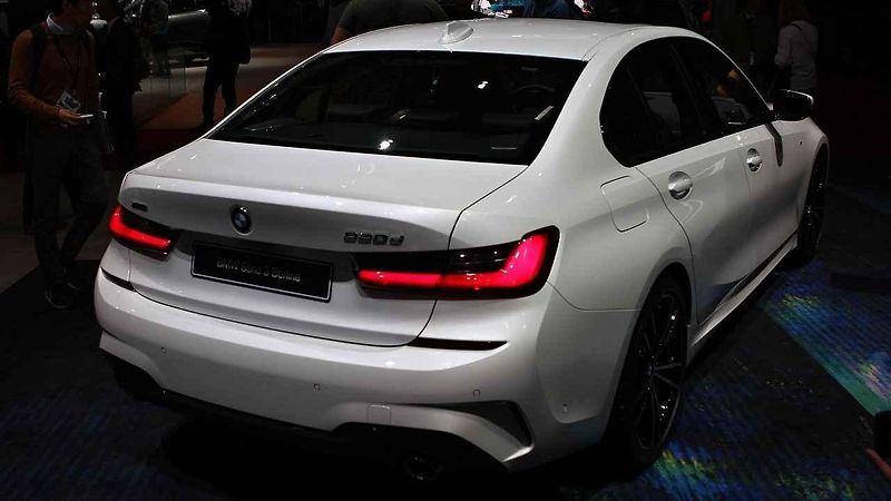 Novináři obléhají nové BMW 3