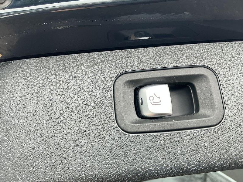 Mercedes-Benz Třídy E 220 d AVANTGARDE 4MATIC - fotka 27 z 28