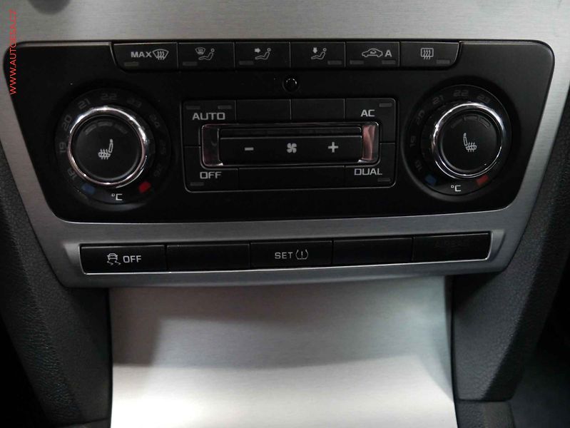 Škoda Octavia (2010) 2.0 TSI, servis.kniha, AC - fotka 13 z 16