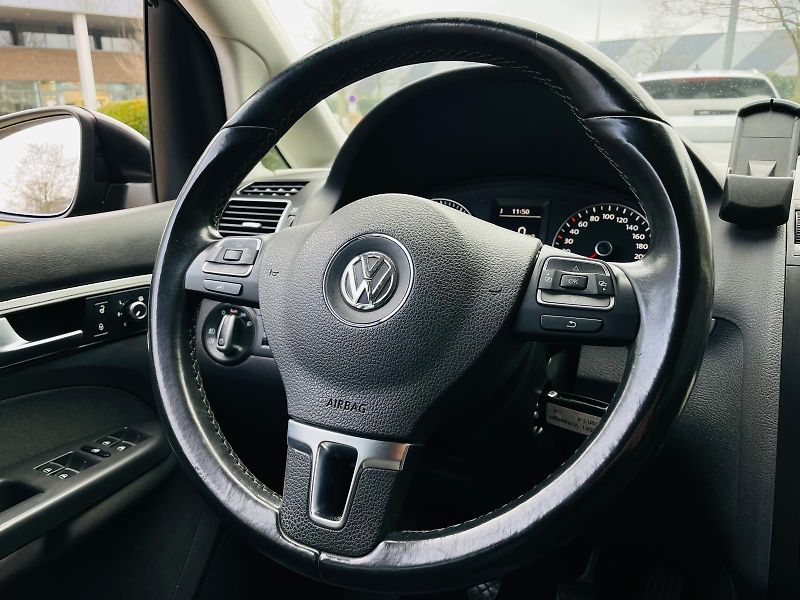 Volkswagen Touran 1.4TSI VÝHŘEV SERVISKA TAŽNÉ - fotka 26 z 46