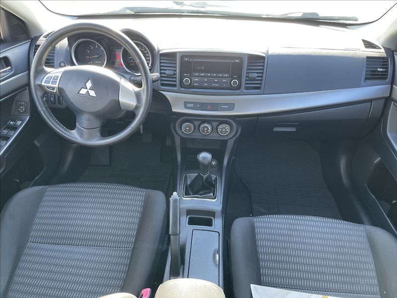 Mitsubishi Lancer 1,6 i 86kw Invite Klima Tažné - fotka 12 z 33