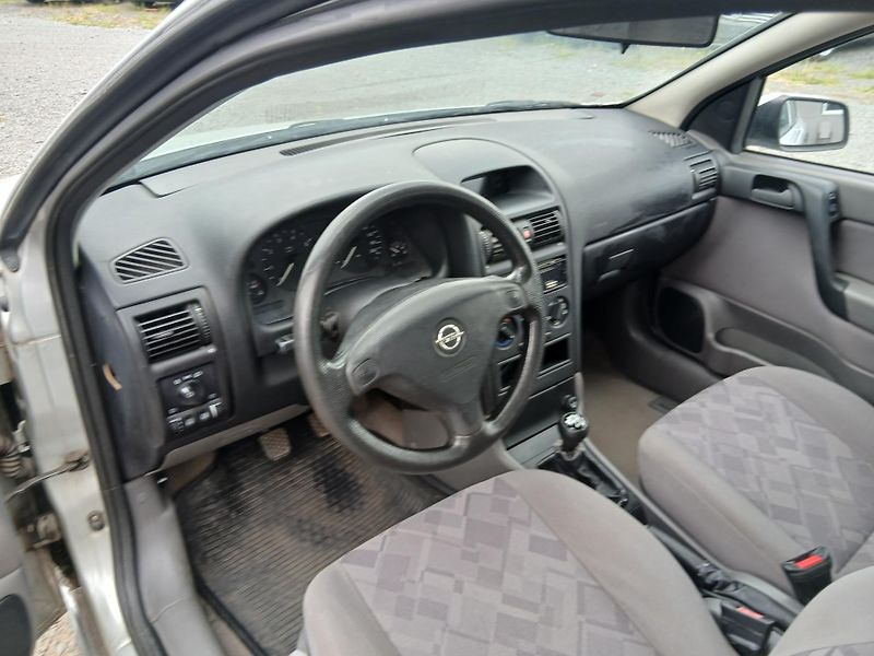 Opel Astra 1.2i - fotka 14 z 23