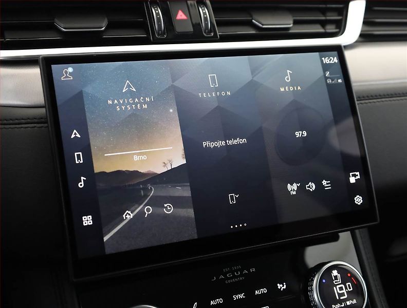 Jaguar F-Pace (2021) D200 AWD - fotka 15 z 20