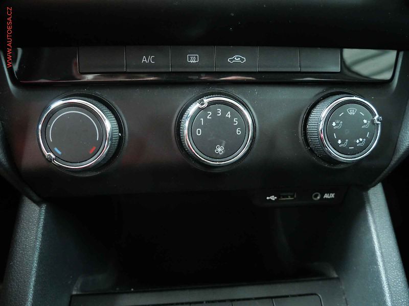 Škoda Octavia (2014) 1.6 TDi, 2.maj,ČR, Active, AC - fotka 16 z 16