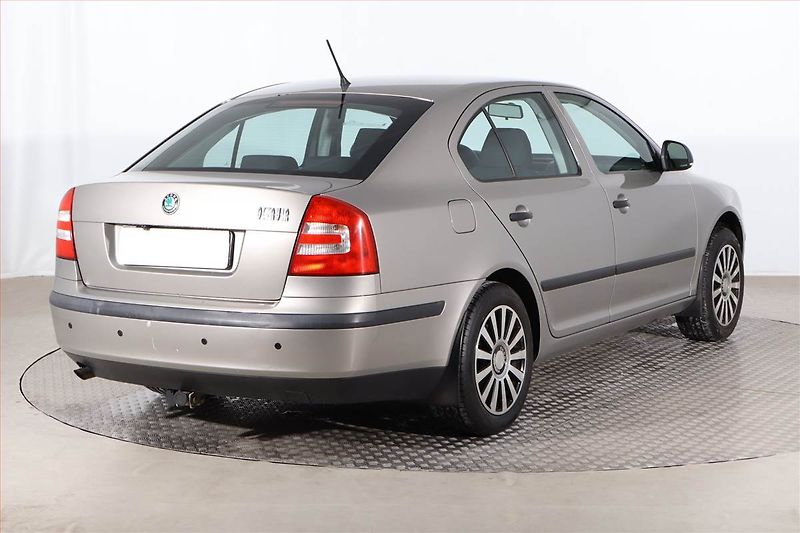 Škoda Octavia (2011) 1.6, Serv.kniha, Tempomat - fotka 5 z 21