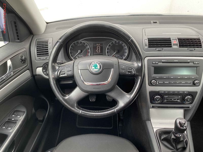 Škoda Octavia (2011) 1.6 TDi, ČR, Elegance - fotka 11 z 17