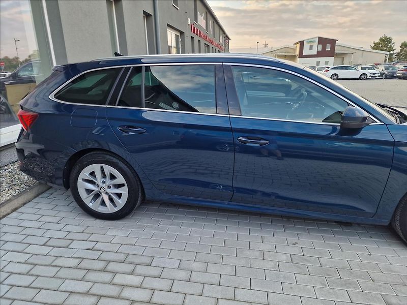 Škoda Octavia 2.0TDI 110kW Style Combi,1Maj - fotka 42 z 50
