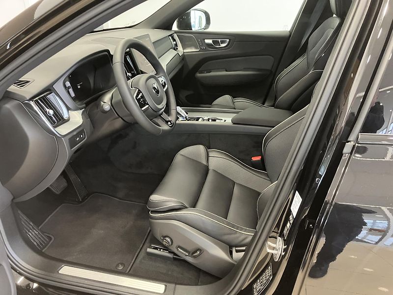 Volvo XC60 T6 AWD Black Edition Plus AT8 - fotka 14 z 40