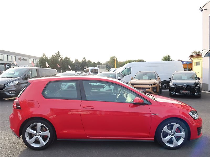 Volkswagen Golf 2,0 TSi,162kW,GTI,NovéČR - fotka 6 z 22