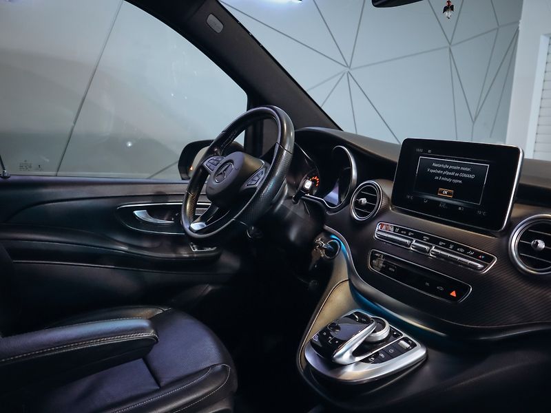 Mercedes-Benz Třídy V V 250d 4MATIC AMG - fotka 19 z 26