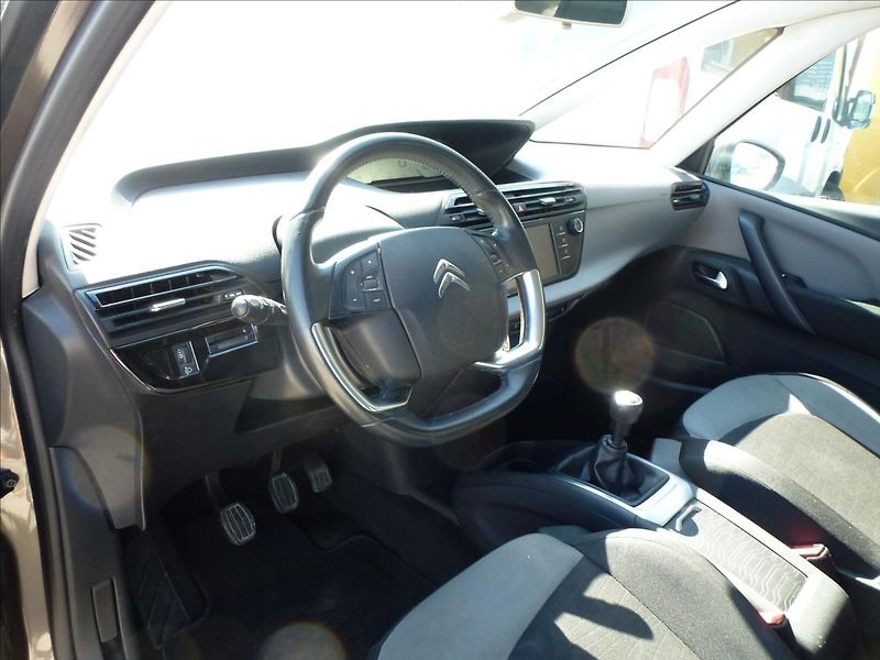 Citroën C4 Picasso 1,2 PureTech 130 6MAN Turbo  S - fotka 15 z 46