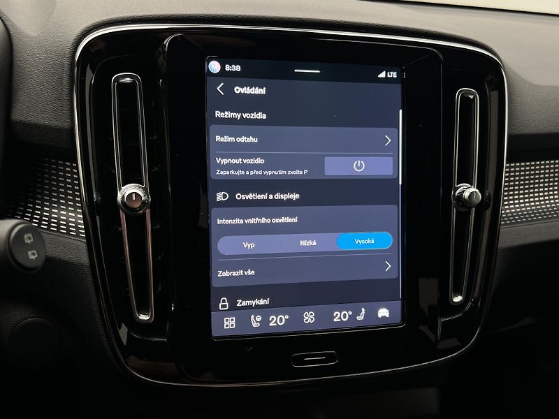 Volvo XC40 RECHARGE PLUS TWIN ENGINE AUT - fotka 36 z 43