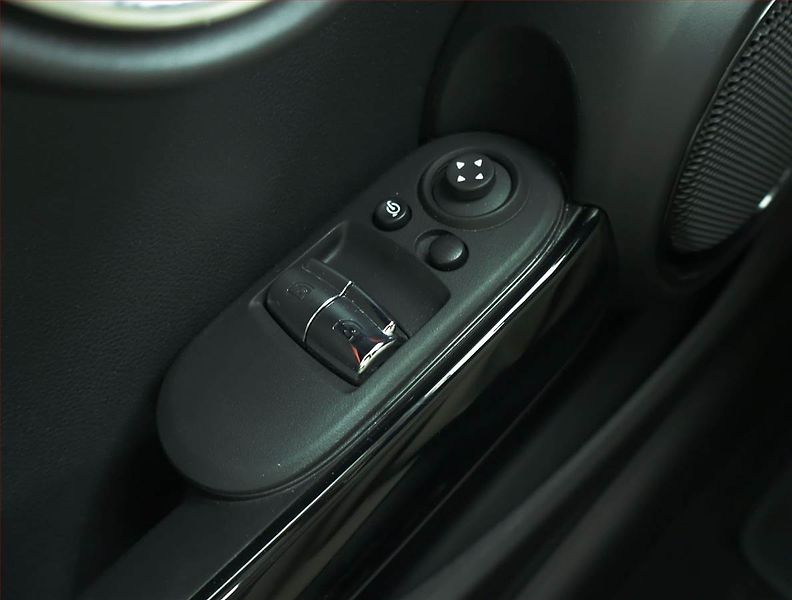 Mini Ostatní (2022) Cooper SE 32 kWh, SoH 95% - fotka 16 z 18