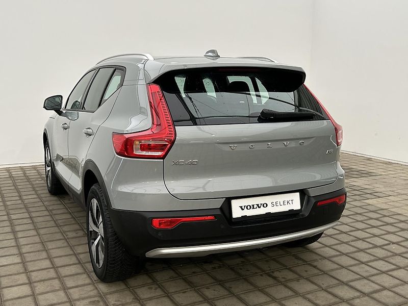 Volvo XC40 2.0 B3 ESSENTIAL - fotka 7 z 30