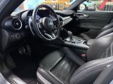 Alfa Romeo Giulia (2023) 2.0 T 280k AT8 ZF Q4 4x4 Compe - náhled 7