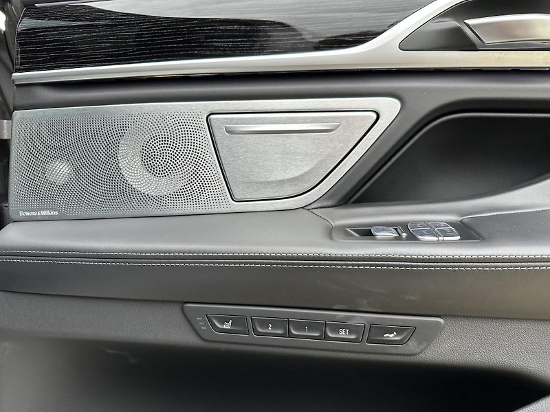 BMW Řada 7 (2019) BMW 745Le xDrive LONG aut. ser - fotka 18 z 57