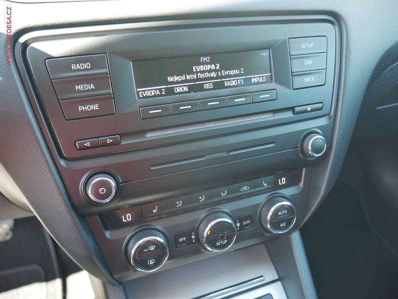 Škoda Octavia (2013) 1.6 TDi, 2.maj,ČR, Elegance - fotka 11 z 16