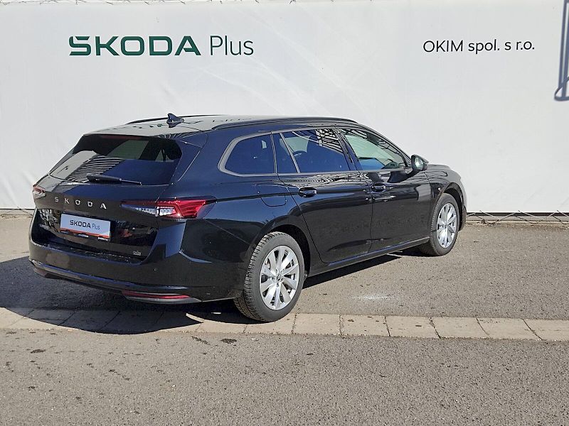 Škoda Superb (2024) Combi  Selection 2,0 Tdi 110 K - fotka 2 z 37