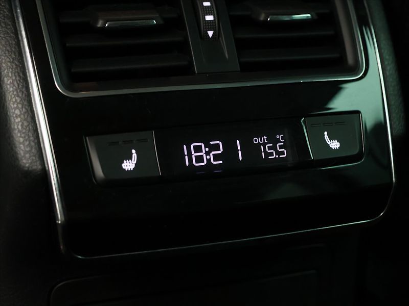 Škoda Superb 1.6 TDI Style+ Navi Tažné - fotka 20 z 28