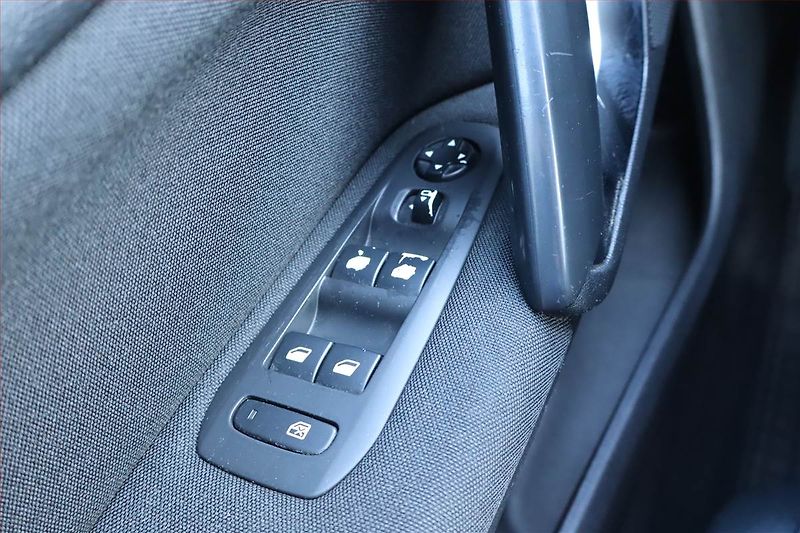 Peugeot 308 (2015) 1.6 e-HDi, Navi, Tempomat - fotka 19 z 21