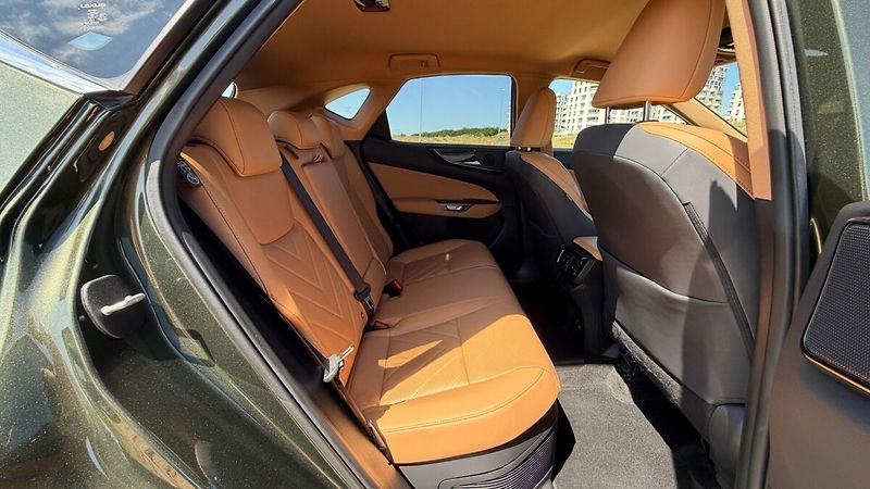 Lexus NX 450h plus 450H+ 2,5 PHEV PRESTIGE - fotka 22 z 30