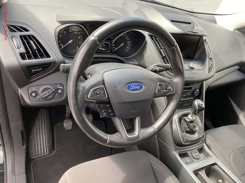 Ford Kuga (2017) 1.5 EB, AC, TZ, park.asist - fotka 12 z 17