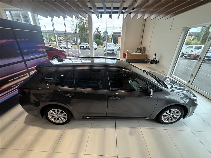 Toyota Corolla 1,8   TS Comfort Tech HEV - fotka 7 z 8