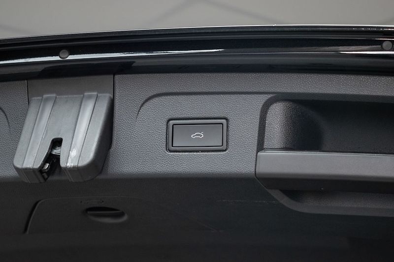 Volkswagen Touran 2.0TDI DSG*TAŽNÉ*7.MÍST*ČR 1.M - fotka 46 z 48