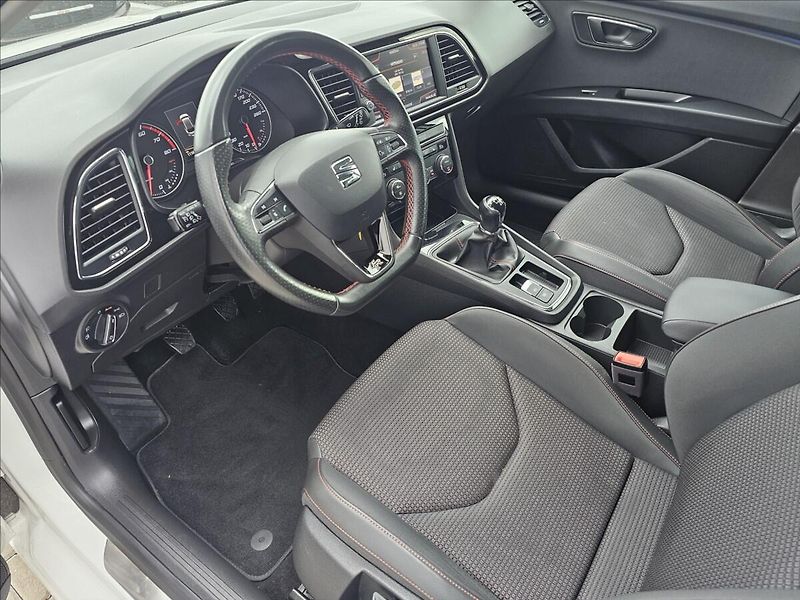 Seat Leon 1,4 TSi 92KW FR NAVI TEMPOMAT - fotka 11 z 47