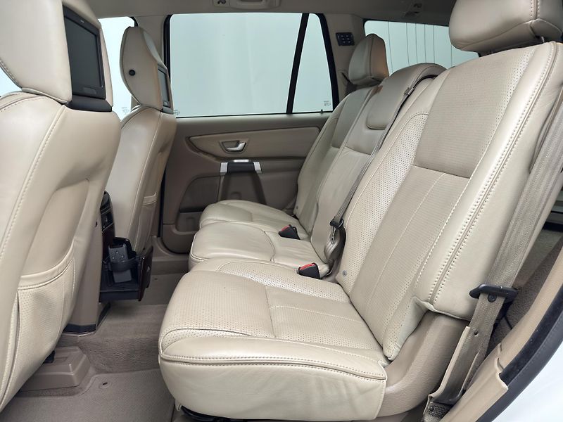 Volvo XC90 D5 AWD EXECUTIVE AUT CZ - fotka 6 z 36
