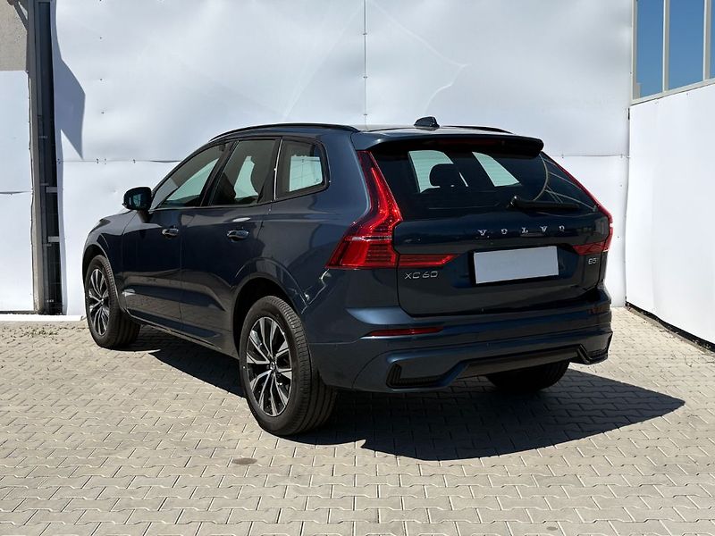 Volvo XC60 Plus Dark B5 AWD 184kW - fotka 8 z 26