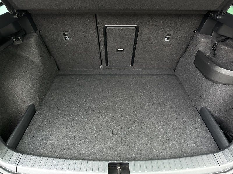 Škoda Karoq 2.0TDi 4x4 DSG 150PS Sportline - fotka 44 z 47