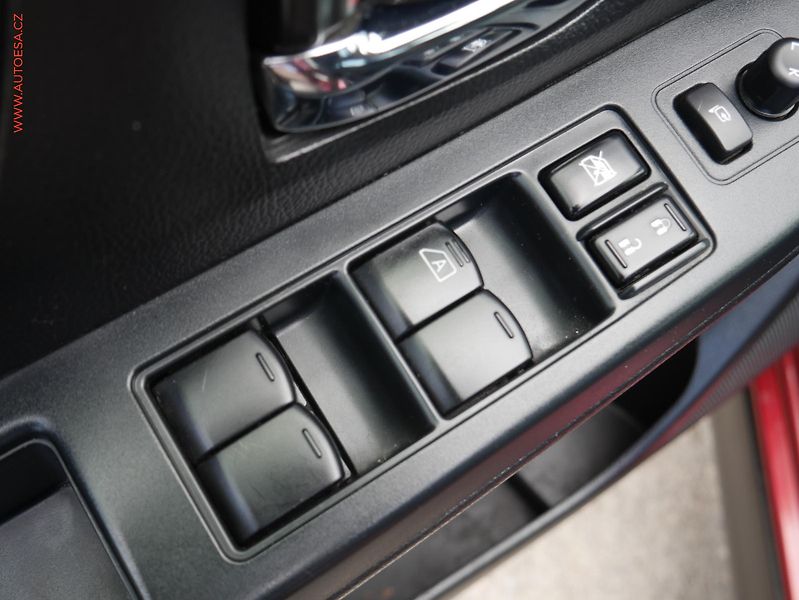 Subaru XV (2015) 2.0 i 4x4, Klima - fotka 16 z 18