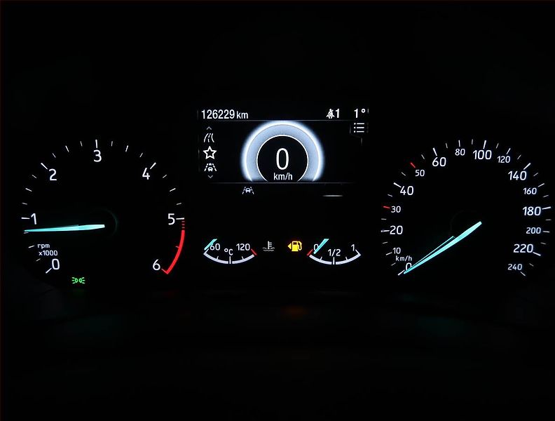 Ford Focus (2019) 1.5 TDCi, Tempomat - fotka 11 z 18