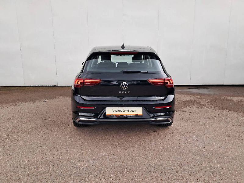 Volkswagen Golf (2024) STYLE 1.5 E-TSI / 85 kW DSG7 M - fotka 25 z 26
